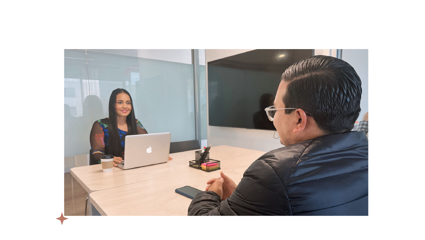 web (1) Karen Dayhana Roa Sanchez dando una asesoría jurídica