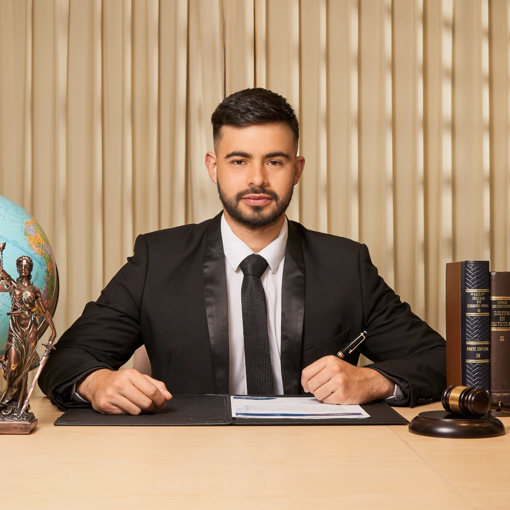 Equipo-Roa-y-Sanchez-Abogados-new card 3