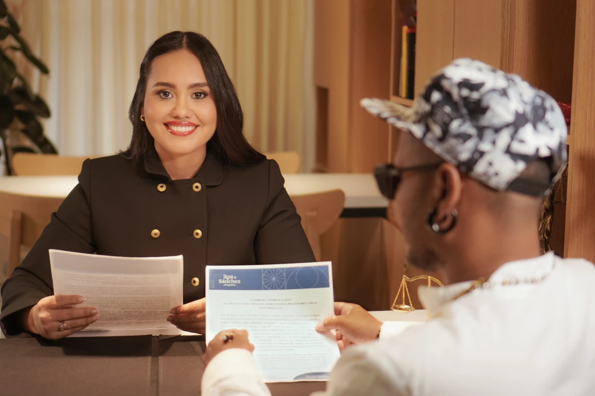 Copia de DSC09558 Karen Roa Abogada